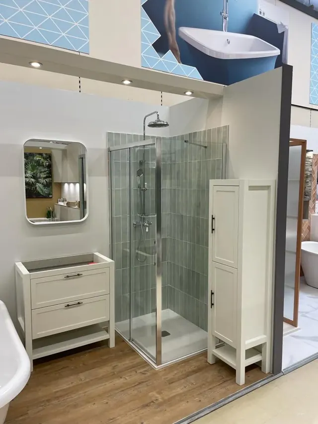 Showroom — douche & meuble vasque — réalisation Fornillo