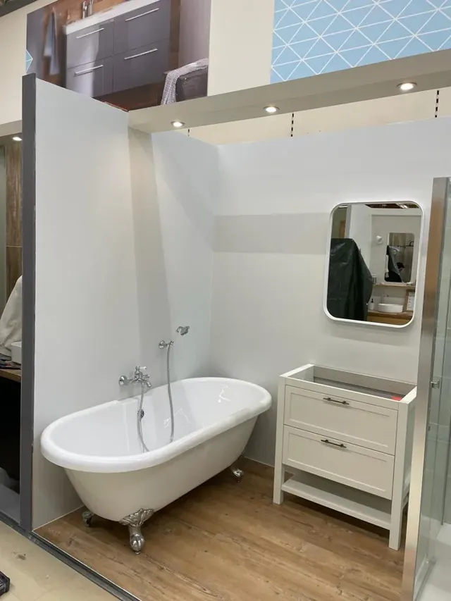 Showroom — baignoire sur pieds — réalisation Fornillo