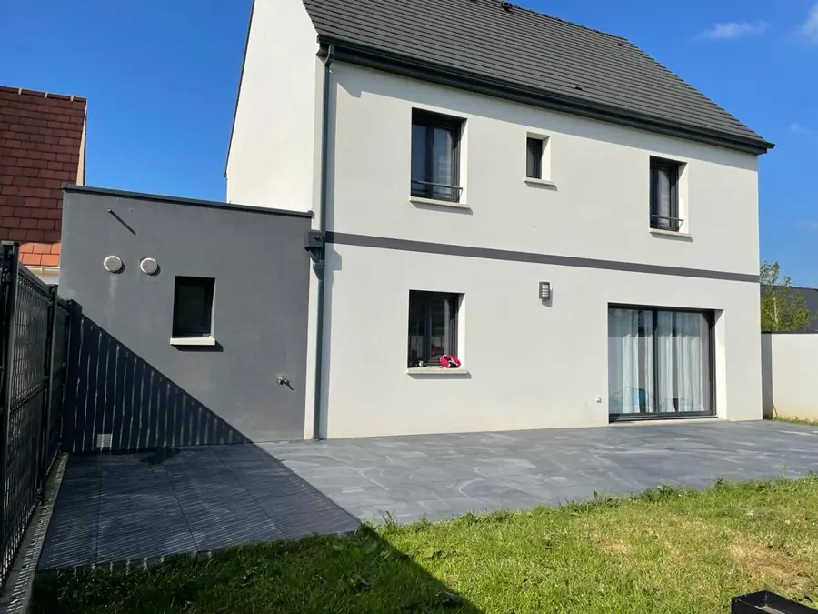 Terrasse en grands carreaux — réalisation Fornillo
