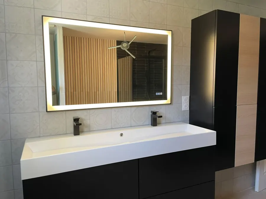 Meuble vasque & miroir éclairé — réalisation Fornillo