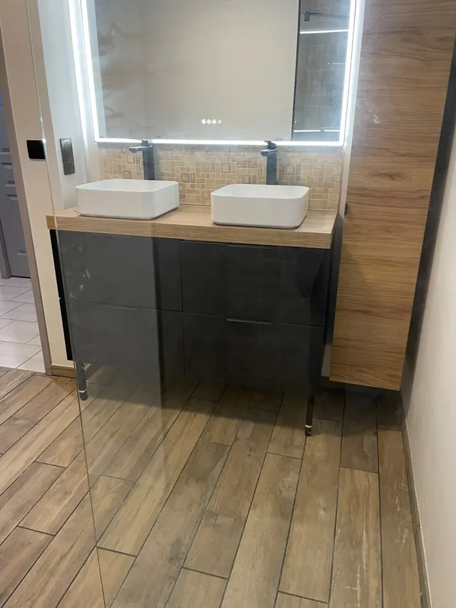 Double vasque & finitions bois — réalisation Fornillo